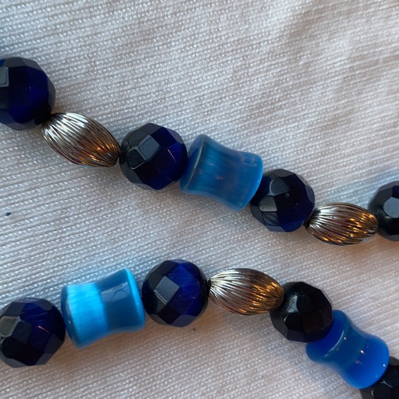 Blue and Silver handcrafted necklace and earrings - Picture 4 of 9